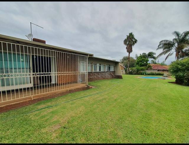 4 BEDROOM HOUSE FOR SALE IN SINOVILLE